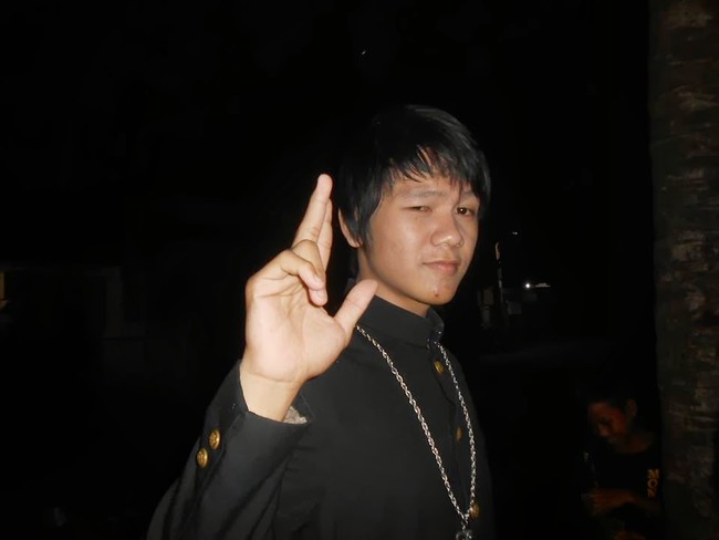 Dulu Marcel cukup aktif mengunggah konten di blog pribadinya. Di situ bisa ditemukan foto-foto lamanya tanpa wig merah. Foto: Blog Marcel Radhival