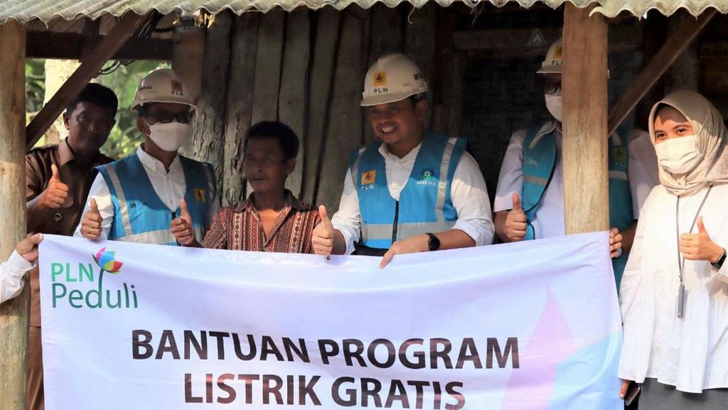 PLN Pasang Baru Listrik Gratis untuk 102 Warga Kurang Mampu di Lampung