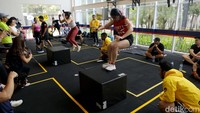 Seru sekali bukan? Memadukan lomba-lomba tradisional dengan pelatihan fungsional yang setiap hari mereka lakukan. Selain bugar, mereka semua bisa dapet hadiah loh. Nggak tanggung-tanggung untuk juara 1 bisa mendapatkan uang tunai senilai Rp 3 juta.
