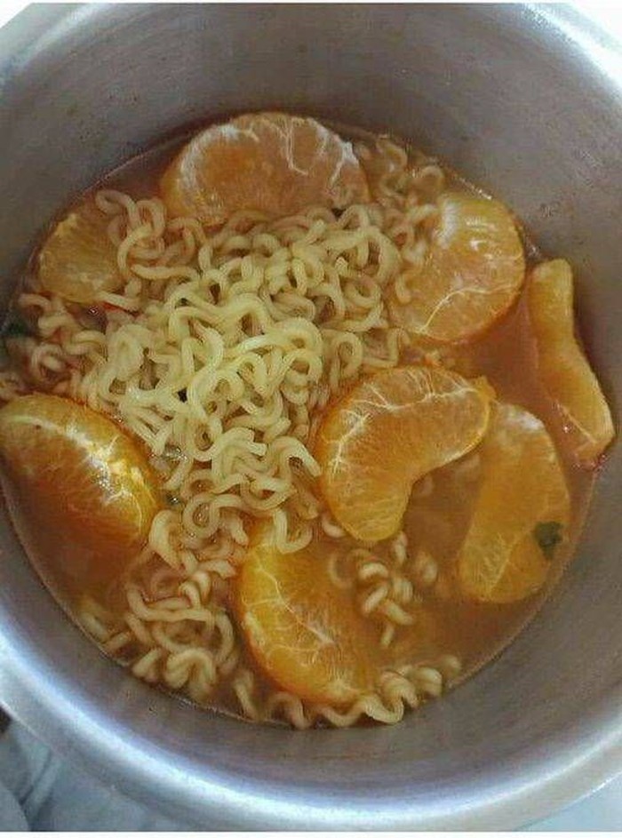 Racikan mie instan nyeleneh Mie Instan Campur Cokelat hingga Jeruk, Berani Coba?