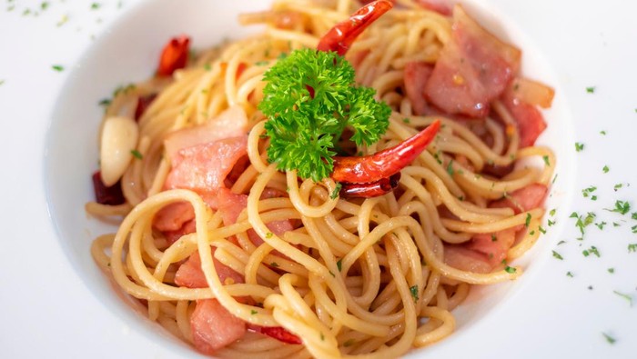 Resep Spaghetti Oglio Olio Daging Asap