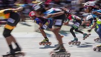 Para peserta dari 67 klub sepatu roda di seluruh Indonesia adu cepat dalam kejuaraan tersebut.