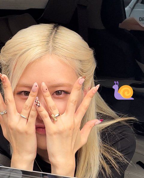 Rose BLACKPINK menangis saat bertemu penggemar Rose BLACKPINK menangis saat bertemu penggemar