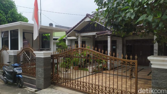 Suasana rumah Rektor Unila Karomani di Bandar Lampung.