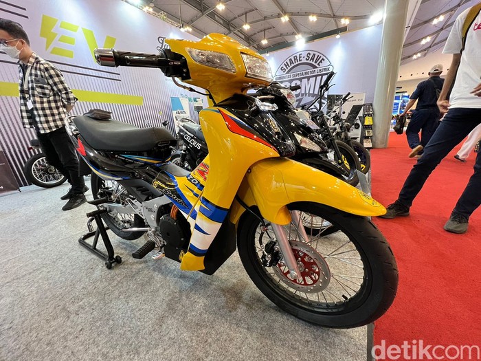 Suzuki Satria Lumba atau suzuki satria 2 tak berubah jadi listrik. Suzuki Satria Lumba atau suzuki satria 2 tak berubah jadi listrik.