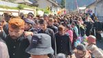 Tradisi Nyadran, Menaruh Sesaji di Atas Kuburan