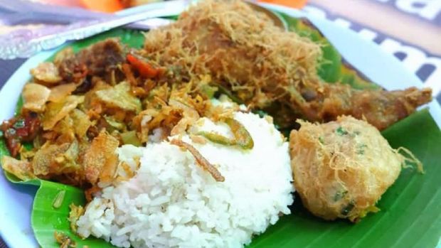 Warung sarapan Nasi Gurih Tenda Biru Mona