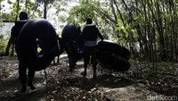 Aturan Pemerintah Pusat yang melarang seluruh objek wisata untuk beroperasi selama hampir 2 tahun membuat para pengelola wisata harus memutar otak, merangkak mencari jalan lain untuk tetap bertahan hidup.