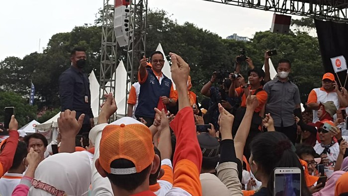 Anies Baswedan di acara gerak jalan PKS DKI Jakarta