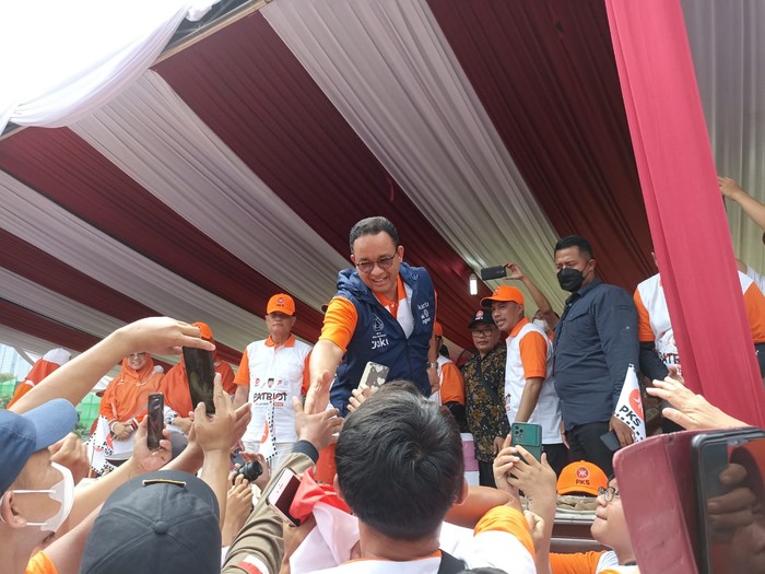 Anies Baswedan di acara gerak jalan PKS DKI Jakarta