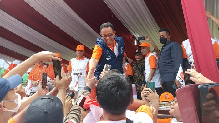 Anies Baswedan di acara gerak jalan PKS DKI Jakarta