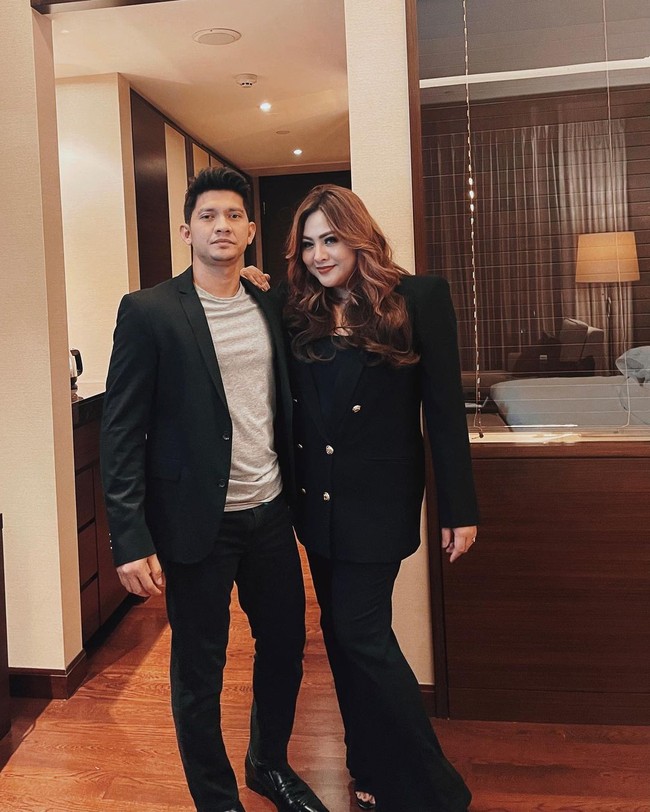 Punya kemampuan akting yang sudah tidak diragukan lagi, tak heran jika Audy Item begitu mengidolakan Iko Uwais yang kini telah menjadi suaminya. Kini Iko dan Audy pun sudah menikah bertahun-tahun dan masih tetap langgeng serta jauh dari gosip-gosip miring. Foto: Instagram @audyitem