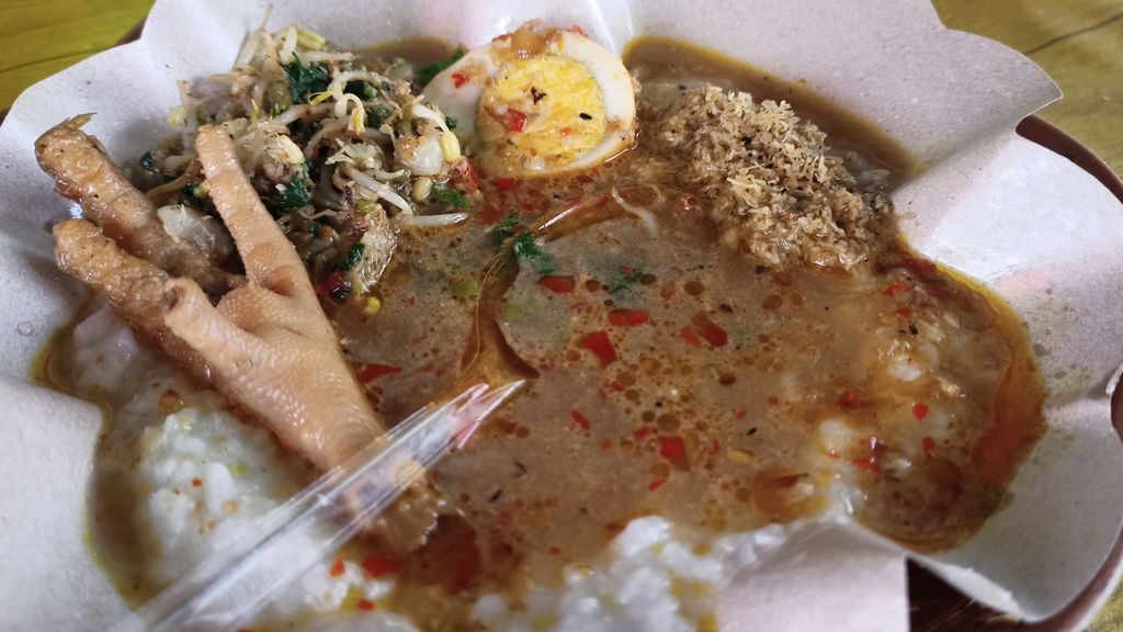Bubuh Bali khas Geluntung yang dijual di warung Sri Inten, Desa Geluntung, Kecamatan Marga, Kabupaten Tabanan.