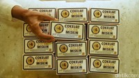Singkat cerita, cokelat dodol atau Chocodot itu semakin berkembang. Salah satu inovasi yang digarap adalah menyentuh milenial dengan penciptaan kata-kata yang unik, ‘rasa sayang, makin cinta sampai tolak miskin’ di bungkusnya.