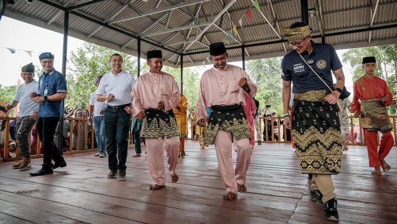 Kunjungan Sandiaga Uno ke Desa Wisata Dayun, Siak, Riau.