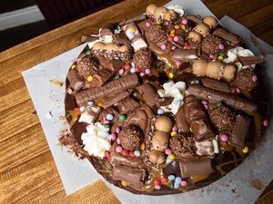 Awas Diabetes! Bakery Ini Tawarkan Donat Jumbo 10 Ribu Kalori