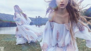 Ini adalah posenya untuk majalah Vanity Fair yang akan terbit di September mendatang. Dia membagikannya di Instagram, kepada ratusan ribu followernya. Foto: Instagram