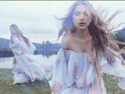 Putri Steve Jobs Makin Membahana Sebagai Model