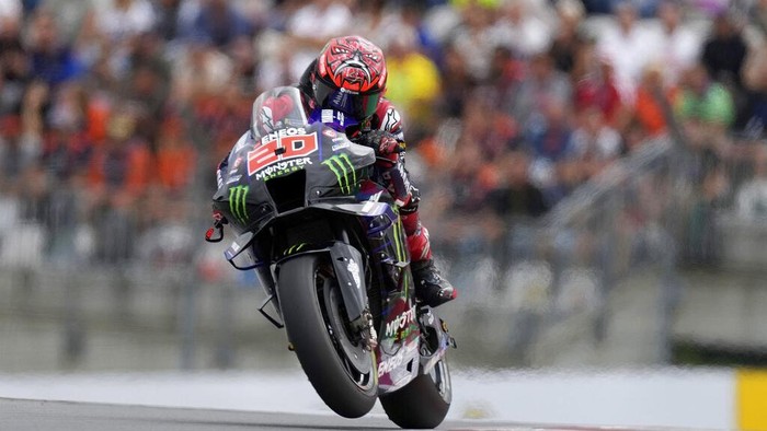 Frances Fabio Quartararo rides his Yamaha during the Moto GP race as part of the Austrian motorcycle Grand Prix at the Red Bull Ring in Spielberg, Austria, Sunday, Aug. 21, 2022. (AP Photo/Florian Schroetter)