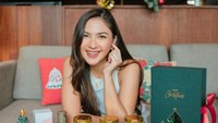 Saat perayaan Natal lalu, Jessica Mila juga merayakan dengan meriah. Tak lupa hampers kue manis yang diterimanya melengkapi hari istimewa itu. Foto: Instagram/jscmila