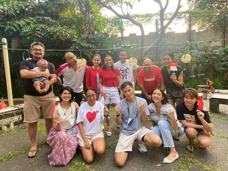 Potret Mesra Jessica Mila Saat Lomba Makan Kerupuk Bareng Yakup