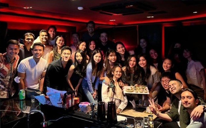 Potret Mesra Jessica Mila Saat Lomba Makan Kerupuk Bareng Yakup