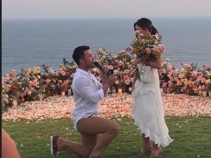 jessica mila dilamar kekasih hati.