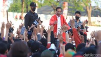 Presiden Jokowi mengaku banyak mendapat banyak pertanyaan terkait dukungan pada Pilpres 2024. Namun ia tak mau tergesa-gesa. Karena saat ini fokus pada pemulihan ekonomi. (Foto: Praditya Fauzi Rahman)