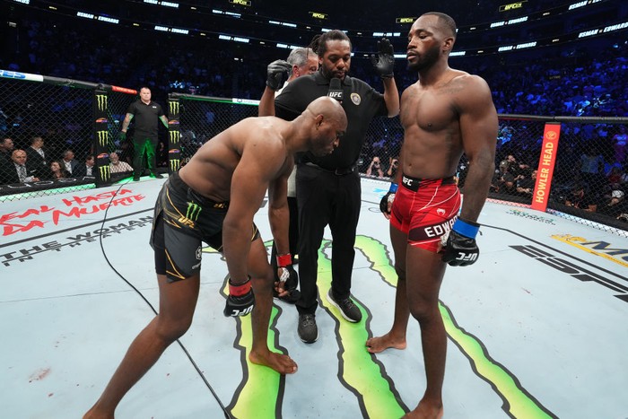 Kamaru Usman vs Leon Edwards SALT LAKE CITY, UTAH - AUGUST 20: (L-R) Kamaru Usman of Nigeria and Leon Edwards of Jamaica face off prio to their UFC welterweight championship fight during the UFC 278 event at Vivint Arena on August 20, 2022 in Salt Lake City, Utah. (Photo by Josh Hedges/Zuffa LLC)
