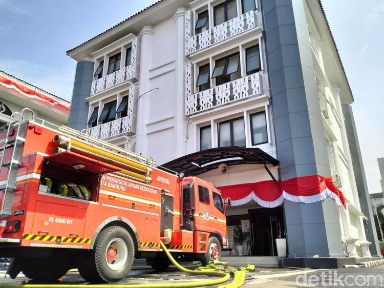 Potret Kebakaran di Gedung DPRD Jabar