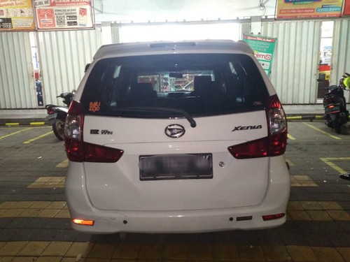 Kecelakaan mobil hingga masuk toko Alfamart terjadi di Jalan Bypass Ida Bagus Mantra, Desa Lebih, Gianyar. Sang pengemudi ternyata tidak mempunyai SIM A.