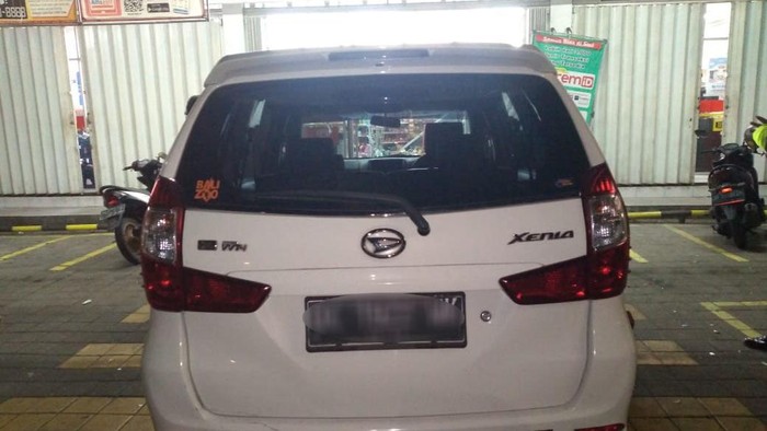 Kecelakaan mobil hingga masuk toko Alfamart terjadi di Jalan Bypass Ida Bagus Mantra, Desa Lebih, Gianyar. Sang pengemudi ternyata tidak mempunyai SIM A.