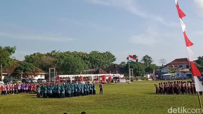 Upacara HUT RI ke 77 diselenggarakan di lapangan Merdeka Delanggu.