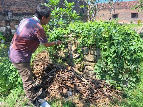 Makam yang diyakini Sarip Tambak Oso di Kwadengan Sidoarjo