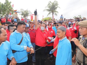 Puncak Road To Bulan Cinta Laut, KKP Bebersih Sampah Laut di Sumbar
