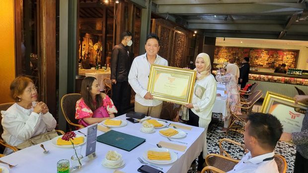 Tangkas mendapat partner eksklusif master untuk wilayah Jabodetabek dan Jawa Barat di jual kepada pengusaha muda yakni Liu Sung Phin Partner Ekslusif Tangkas untuk wilayah Jabodetabek dan Dini Anggraeni Partner Ekslusif Tangkas untuk Wilayah Jawa Barat.