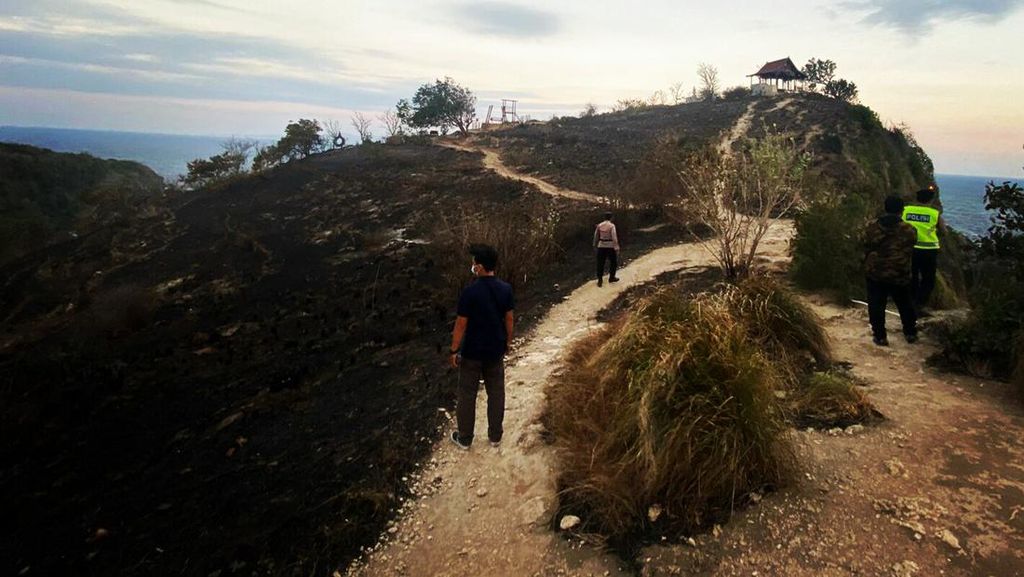 Objek Wisata Diamond Beach Nusa Penida Terbakar saat Ramai Turis