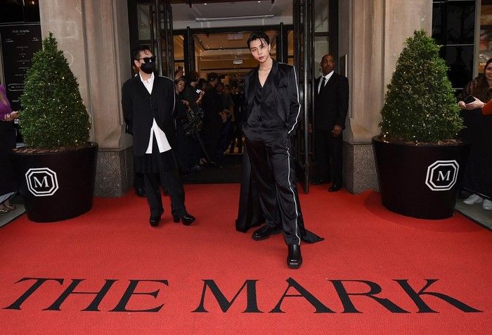 Outfit Monokrom yang Kece ala Red Velvet hingga BTS