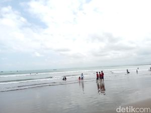 Bocah Perempuan Tewas Usai Terseret Ombak Pantai Pangandaran