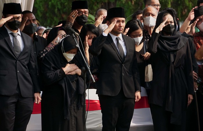 Pemakaman Hermanto Dardak di TMP Kalibata, Jakarta Selatan.
