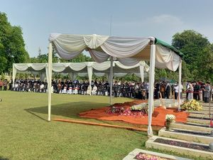 Upacara Militer Iringi Kepergian Hermanto Dardak ke Peristirahatan Akhir
