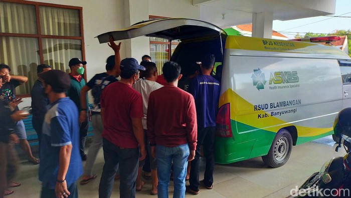 pikap terbalik tewaskan 2 pesepeda