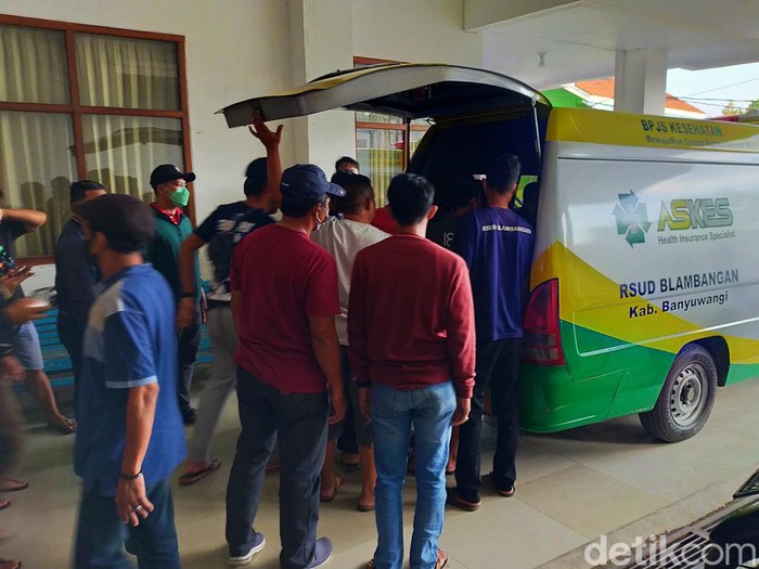 pikap terbalik tewaskan 2 pesepeda