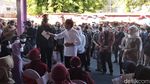 Jokowi Obati Kangen Sapa Ribuan Masyarakat dan Pendukungnya di Surabaya