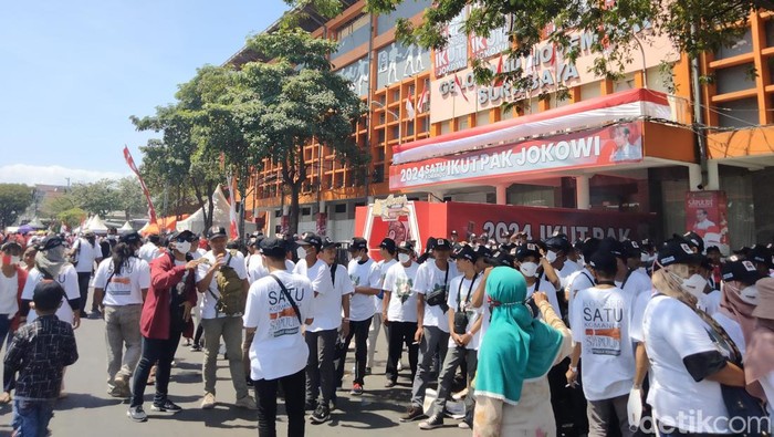 Relawan Jokowi padatadi Tambaksari Surabaya