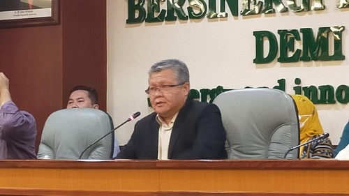 Wakil Rektor IV bidang perencanaan, kerja sama, tekhnologi informasi dan komunikasi, Profesor Suharso memberikan keterangan kepada awak media. Foto Tommy Saputra/detikSumut