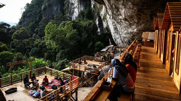 Suasana santai di hutan belantara yang ada di Riau.