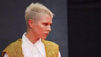 Di TV, Emma DArcy main sebagai Naomi Richards dalam serial Wanderlust (2018) yang merupakan produksi Netflix dan BBC One. (Foto: AFP via Getty Images/HOLLIE ADAMS)