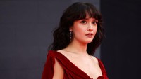 Olivia Cooke memulai karier di industri hiburan sejak 2012 lewat sebuah produksi serial BBC. Dua tahun kemudian, dia main dalam film pendek berjudul Rubys Skin.  (Foto: AFP via Getty Images/HOLLIE ADAMS)