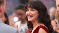 Di tahun yang sama, Olivia Cooke lalu digaet buat memerankan tiga film panjang yaitu The Quiet Ones, The Signal, dan Oija. (Foto: Getty Images/Lia Toby)